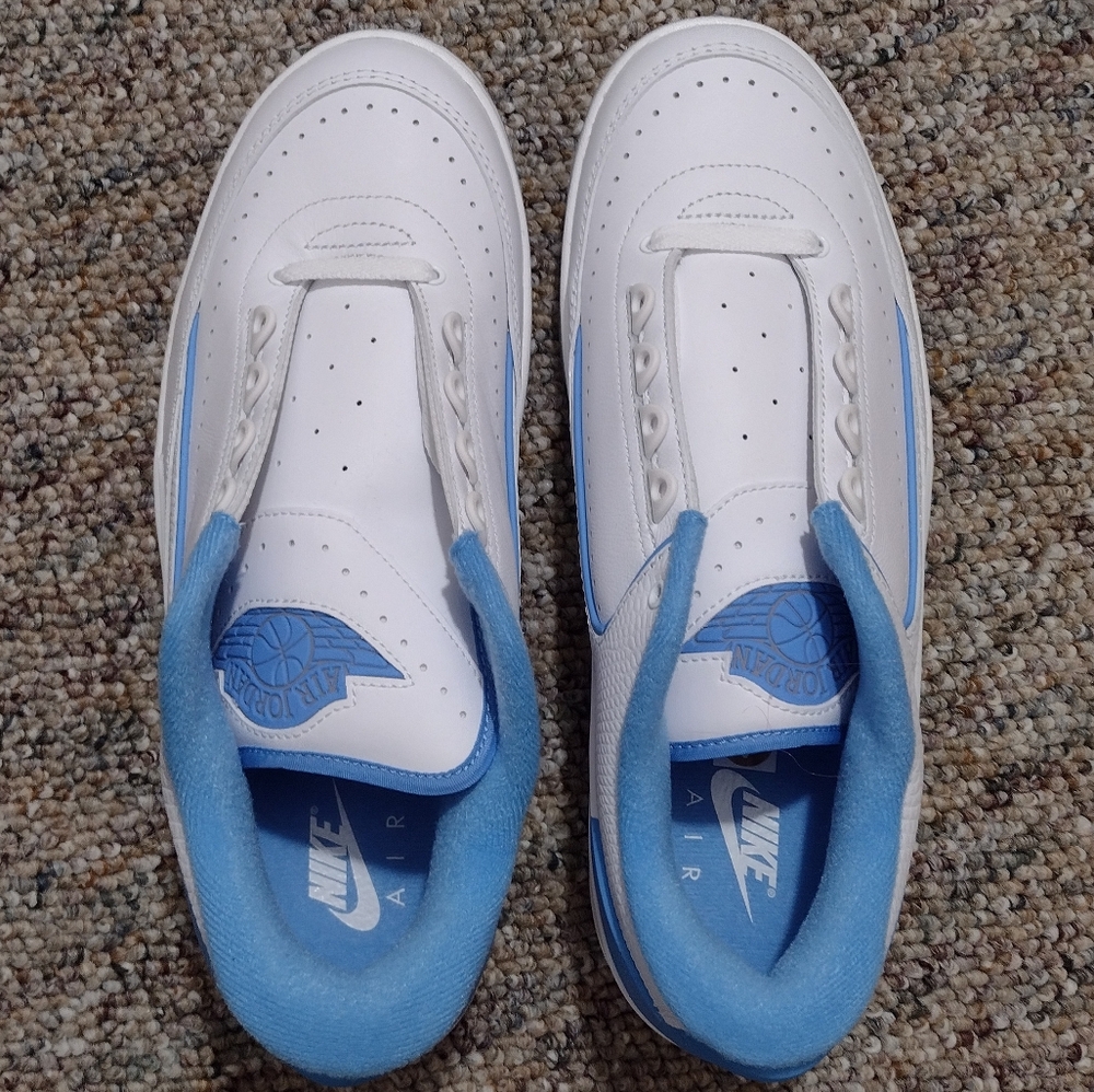 Air Jordan 2 Low White Carolina Blue Mens Size 9 - Picture 2 of 6